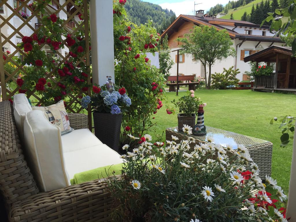 Apartments Vaiolet Santa Cristina Val Gardena Bagian luar foto