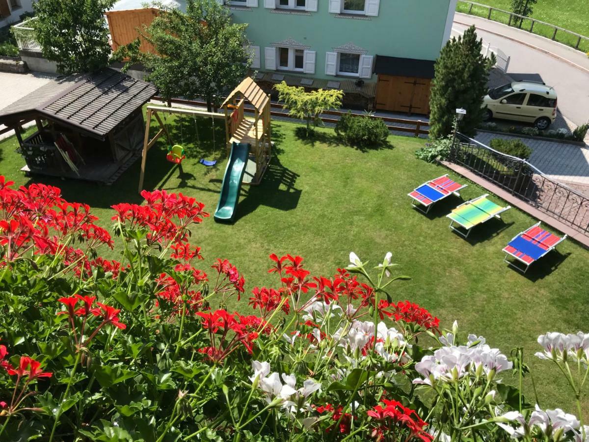 Apartments Vaiolet Santa Cristina Val Gardena Bagian luar foto